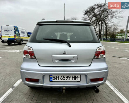 Серый Мицубиси Аутлендер, объемом двигателя 2 л и пробегом 209 тыс. км за 7200 $, фото 5 на Automoto.ua