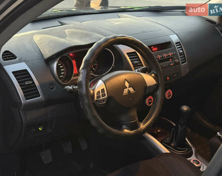Серый Мицубиси Аутлендер, объемом двигателя 2.4 л и пробегом 210 тыс. км за 8300 $, фото 35 на Automoto.ua