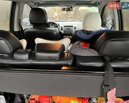 Сірий Міцубісі Аутлендер, об'ємом двигуна 3 л та пробігом 209 тис. км за 9800 $, фото 53 на Automoto.ua