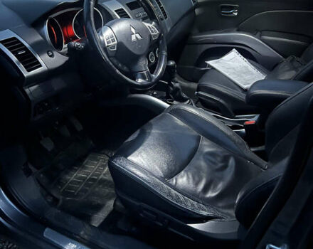 Серый Мицубиси Аутлендер, объемом двигателя 2 л и пробегом 235 тыс. км за 9000 $, фото 8 на Automoto.ua