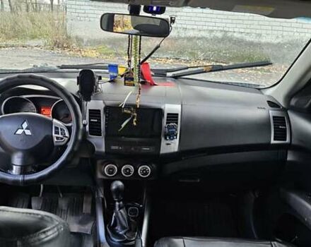 Серый Мицубиси Аутлендер, объемом двигателя 2.2 л и пробегом 280 тыс. км за 5300 $, фото 5 на Automoto.ua