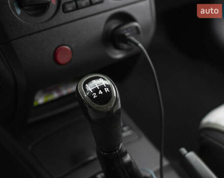 Сірий Міцубісі Аутлендер, об'ємом двигуна 2 л та пробігом 258 тис. км за 5650 $, фото 26 на Automoto.ua