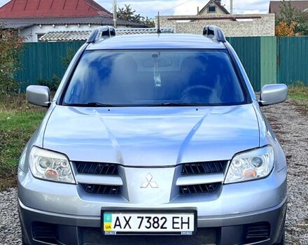 Сірий Міцубісі Аутлендер, об'ємом двигуна 2 л та пробігом 200 тис. км за 6400 $, фото 1 на Automoto.ua