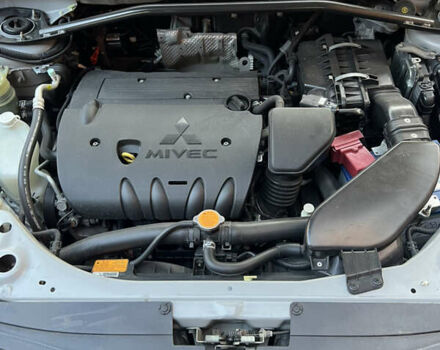 Сірий Міцубісі Аутлендер, об'ємом двигуна 2.36 л та пробігом 195 тис. км за 9500 $, фото 7 на Automoto.ua