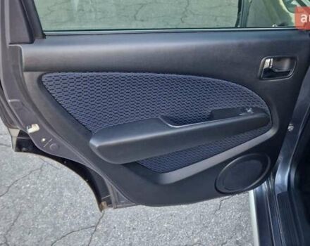 Серый Мицубиси Аутлендер, объемом двигателя 2 л и пробегом 157 тыс. км за 8300 $, фото 17 на Automoto.ua