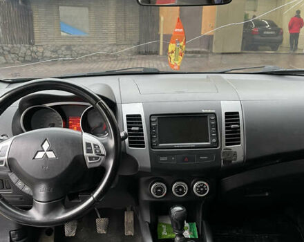 Серый Мицубиси Аутлендер, объемом двигателя 2.01 л и пробегом 345 тыс. км за 8100 $, фото 9 на Automoto.ua