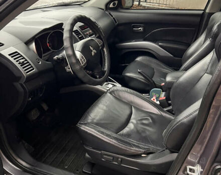 Сірий Міцубісі Аутлендер, об'ємом двигуна 3 л та пробігом 209 тис. км за 9800 $, фото 21 на Automoto.ua