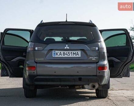 Серый Мицубиси Аутлендер, объемом двигателя 2.4 л и пробегом 280 тыс. км за 8000 $, фото 1 на Automoto.ua