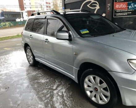 Серый Мицубиси Аутлендер, объемом двигателя 2 л и пробегом 170 тыс. км за 6950 $, фото 1 на Automoto.ua