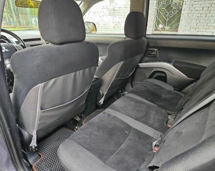 Серый Мицубиси Аутлендер, объемом двигателя 2 л и пробегом 400 тыс. км за 4700 $, фото 12 на Automoto.ua