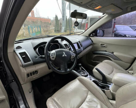 Сірий Міцубісі Аутлендер, об'ємом двигуна 3 л та пробігом 182 тис. км за 6299 $, фото 7 на Automoto.ua