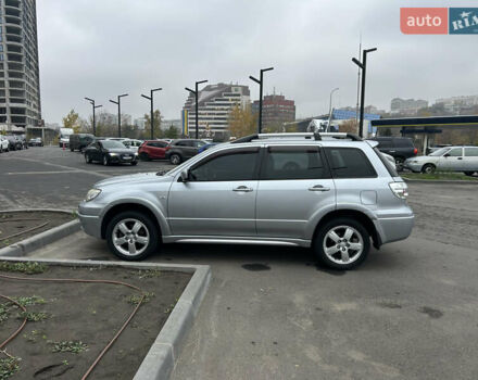 Серый Мицубиси Аутлендер, объемом двигателя 2.38 л и пробегом 81 тыс. км за 8700 $, фото 2 на Automoto.ua