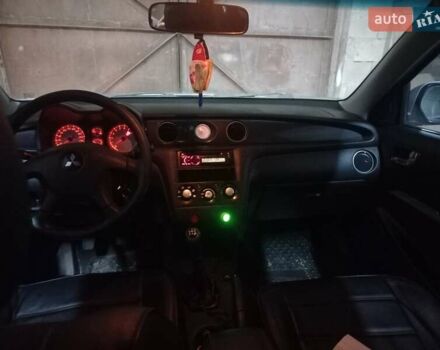 Серый Мицубиси Аутлендер, объемом двигателя 2 л и пробегом 311 тыс. км за 7100 $, фото 1 на Automoto.ua