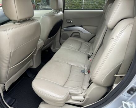 Серый Мицубиси Аутлендер, объемом двигателя 3 л и пробегом 175 тыс. км за 8500 $, фото 20 на Automoto.ua