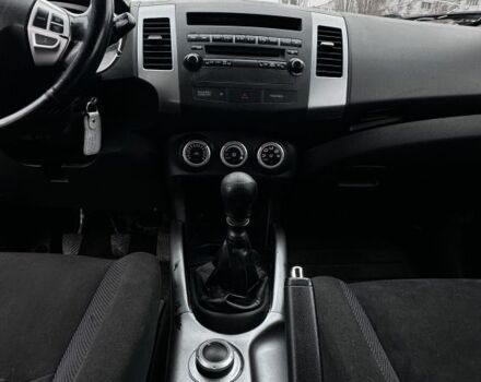 Серый Мицубиси Аутлендер, объемом двигателя 2 л и пробегом 339 тыс. км за 4949 $, фото 2 на Automoto.ua