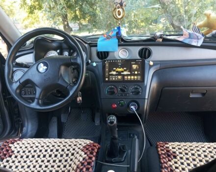 Серый Мицубиси Аутлендер, объемом двигателя 2 л и пробегом 218 тыс. км за 6100 $, фото 4 на Automoto.ua