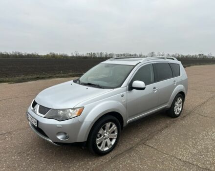 Серый Мицубиси Аутлендер, объемом двигателя 2 л и пробегом 200 тыс. км за 8300 $, фото 2 на Automoto.ua