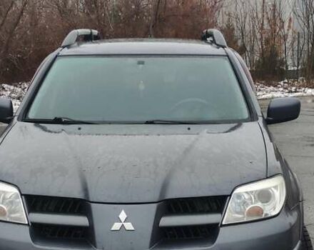 Серый Мицубиси Аутлендер, объемом двигателя 2 л и пробегом 200 тыс. км за 5999 $, фото 2 на Automoto.ua