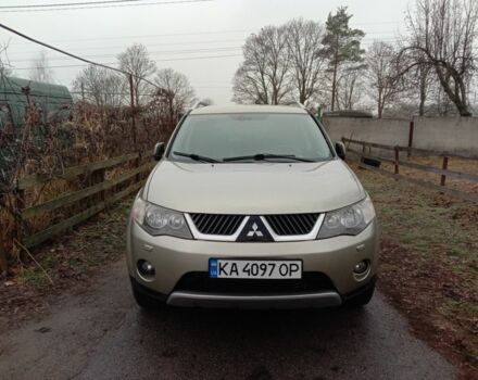 Серый Мицубиси Аутлендер, объемом двигателя 2 л и пробегом 300 тыс. км за 4800 $, фото 3 на Automoto.ua