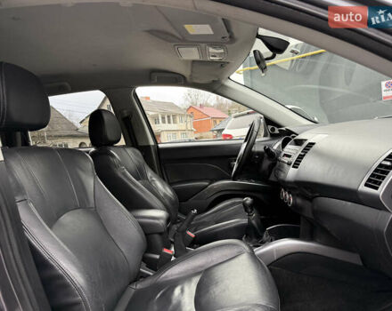 Сірий Міцубісі Аутлендер, об'ємом двигуна 2 л та пробігом 237 тис. км за 8999 $, фото 50 на Automoto.ua