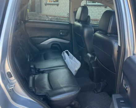 Серый Мицубиси Аутлендер, объемом двигателя 2.36 л и пробегом 245 тыс. км за 9300 $, фото 7 на Automoto.ua