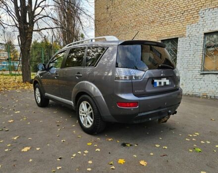 Серый Мицубиси Аутлендер, объемом двигателя 2 л и пробегом 400 тыс. км за 4700 $, фото 5 на Automoto.ua