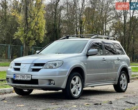 Серый Мицубиси Аутлендер, объемом двигателя 2.38 л и пробегом 170 тыс. км за 6900 $, фото 1 на Automoto.ua