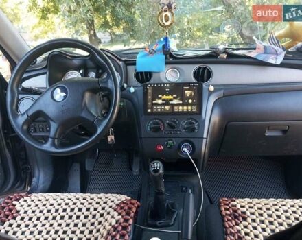 Серый Мицубиси Аутлендер, объемом двигателя 2 л и пробегом 218 тыс. км за 6100 $, фото 3 на Automoto.ua