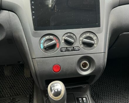 Серый Мицубиси Аутлендер, объемом двигателя 2 л и пробегом 237 тыс. км за 6000 $, фото 6 на Automoto.ua