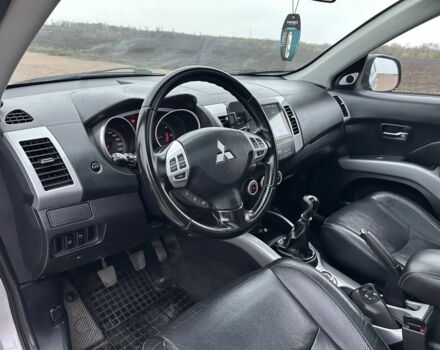 Серый Мицубиси Аутлендер, объемом двигателя 2 л и пробегом 200 тыс. км за 8300 $, фото 15 на Automoto.ua