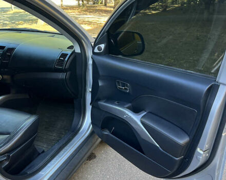 Мицубиси Аутлендер 2008 в Николаеве на Automoto.ua Серый Мицубиси Аутлендер, объемом двигателя 3 л и пробегом 362 тыс. км за 9000 $, фото 13 на Automoto.ua