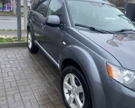 Сірий Міцубісі Аутлендер, об'ємом двигуна 2 л та пробігом 330 тис. км за 4950 $, фото 2 на Automoto.ua