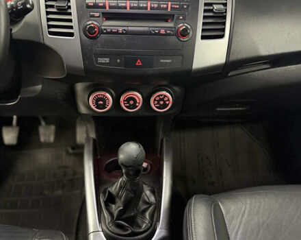 Сірий Міцубісі Аутлендер, об'ємом двигуна 2 л та пробігом 235 тис. км за 8950 $, фото 32 на Automoto.ua