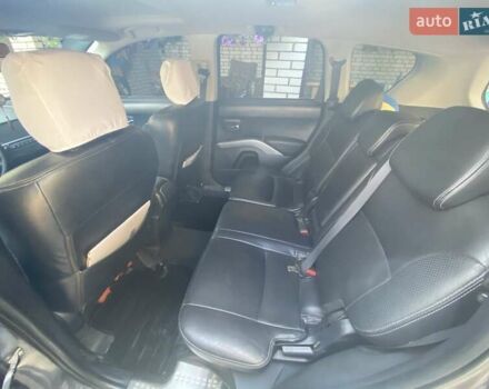 Серый Мицубиси Аутлендер, объемом двигателя 3 л и пробегом 232 тыс. км за 9200 $, фото 8 на Automoto.ua