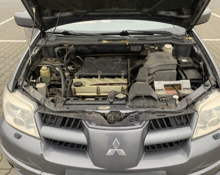 Серый Мицубиси Аутлендер, объемом двигателя 2.38 л и пробегом 227 тыс. км за 6600 $, фото 9 на Automoto.ua
