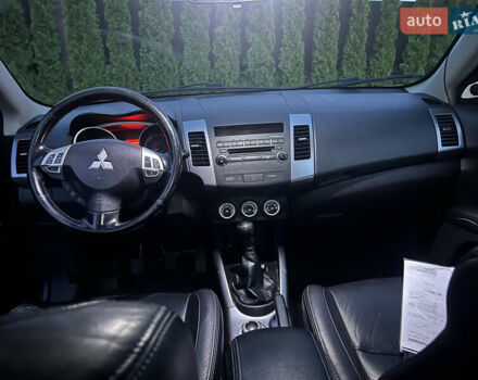 Серый Мицубиси Аутлендер, объемом двигателя 2 л и пробегом 235 тыс. км за 9000 $, фото 9 на Automoto.ua