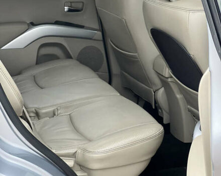 Серый Мицубиси Аутлендер, объемом двигателя 3 л и пробегом 176 тыс. км за 8300 $, фото 4 на Automoto.ua