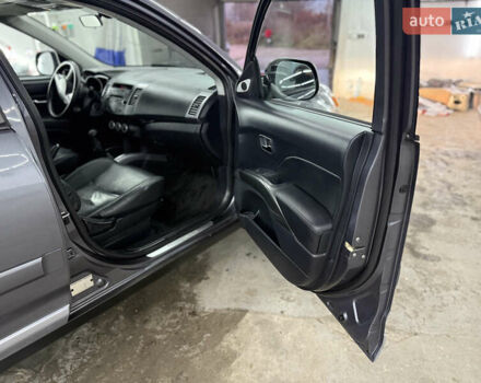 Сірий Міцубісі Аутлендер, об'ємом двигуна 2 л та пробігом 235 тис. км за 8950 $, фото 24 на Automoto.ua