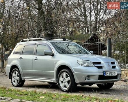 Серый Мицубиси Аутлендер, объемом двигателя 2.38 л и пробегом 170 тыс. км за 6900 $, фото 4 на Automoto.ua