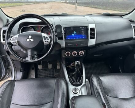 Серый Мицубиси Аутлендер, объемом двигателя 2 л и пробегом 200 тыс. км за 8300 $, фото 16 на Automoto.ua