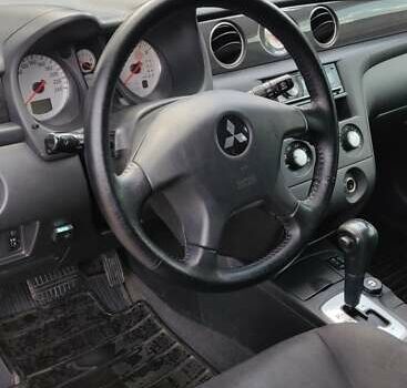 Серый Мицубиси Аутлендер, объемом двигателя 2.38 л и пробегом 323 тыс. км за 6800 $, фото 2 на Automoto.ua