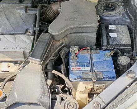 Серый Мицубиси Аутлендер, объемом двигателя 2.35 л и пробегом 342 тыс. км за 6900 $, фото 11 на Automoto.ua