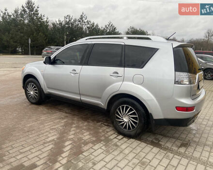 Серый Мицубиси Аутлендер, объемом двигателя 1.97 л и пробегом 229 тыс. км за 8500 $, фото 3 на Automoto.ua