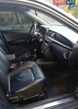 Серый Мицубиси Аутлендер, объемом двигателя 2 л и пробегом 176 тыс. км за 5400 $, фото 4 на Automoto.ua