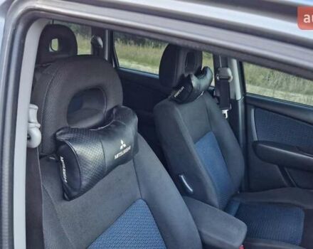 Серый Мицубиси Аутлендер, объемом двигателя 2 л и пробегом 157 тыс. км за 8300 $, фото 15 на Automoto.ua