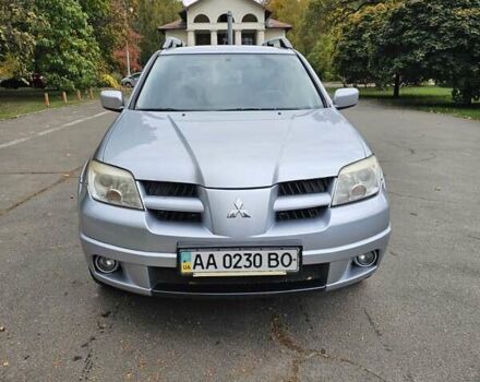 Серый Мицубиси Аутлендер, объемом двигателя 2.38 л и пробегом 200 тыс. км за 5600 $, фото 7 на Automoto.ua