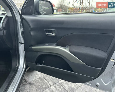 Серый Мицубиси Аутлендер, объемом двигателя 2.4 л и пробегом 61 тыс. км за 11300 $, фото 48 на Automoto.ua