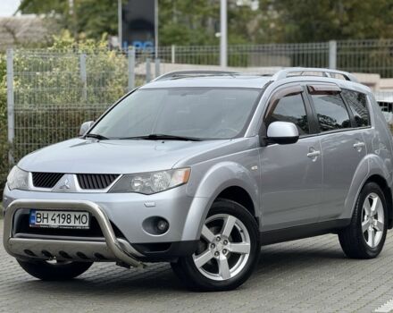 Серый Мицубиси Аутлендер, объемом двигателя 3 л и пробегом 175 тыс. км за 8500 $, фото 1 на Automoto.ua