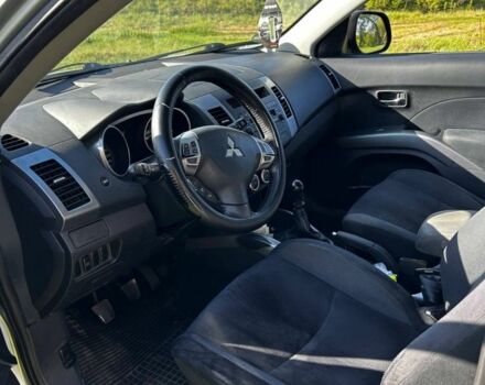 Сірий Міцубісі Аутлендер, об'ємом двигуна 2 л та пробігом 330 тис. км за 3500 $, фото 3 на Automoto.ua