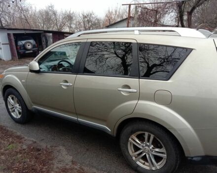 Серый Мицубиси Аутлендер, объемом двигателя 2 л и пробегом 300 тыс. км за 4800 $, фото 2 на Automoto.ua